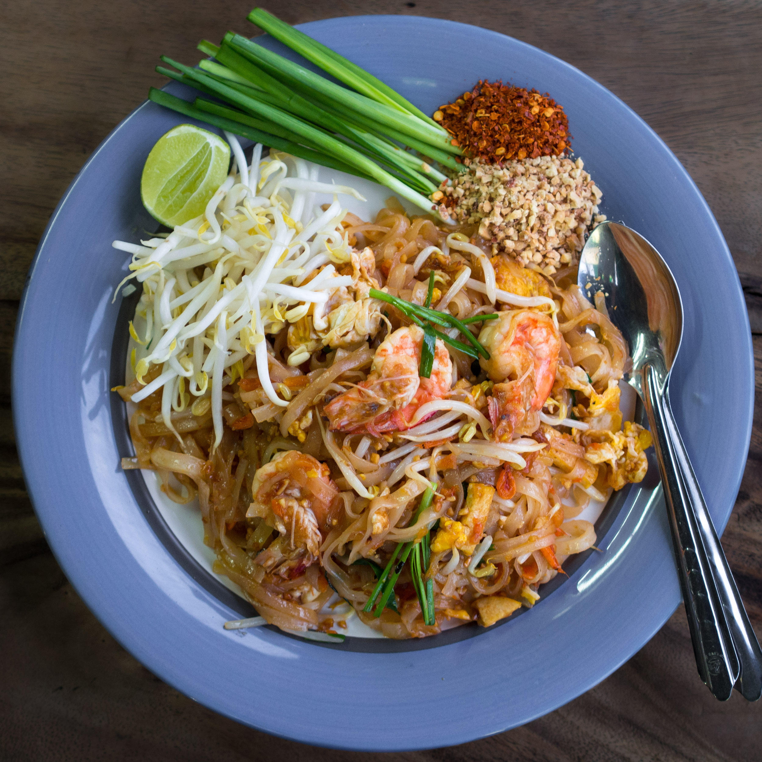 路邊攤現炒的泰式炒河粉 Pad Thai