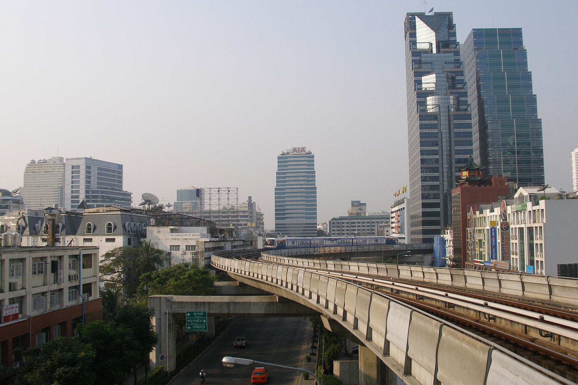 曼谷住宿區域 Silom 一帶的天際線與 BTS