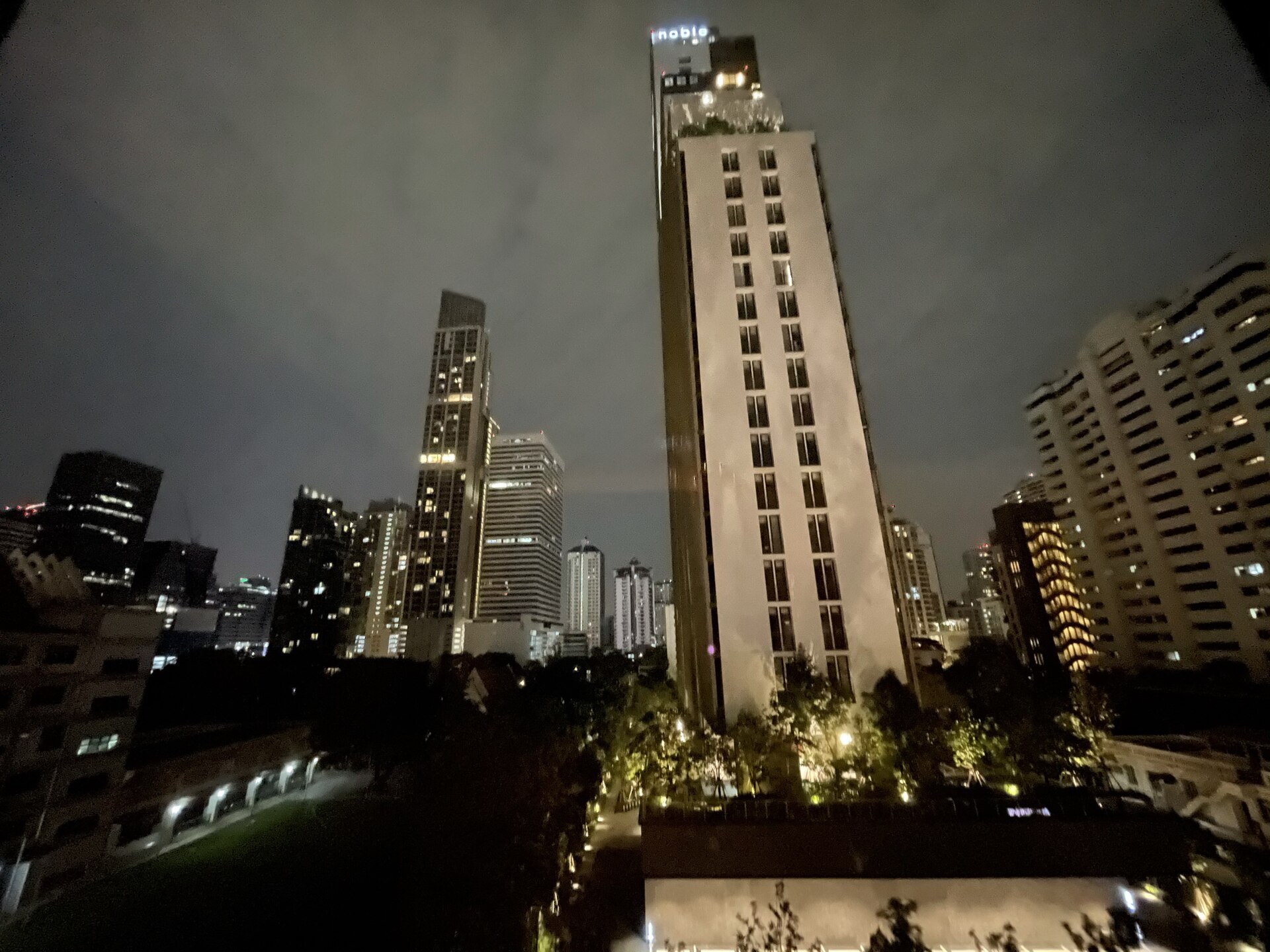 曼谷天台視角的城市夜景