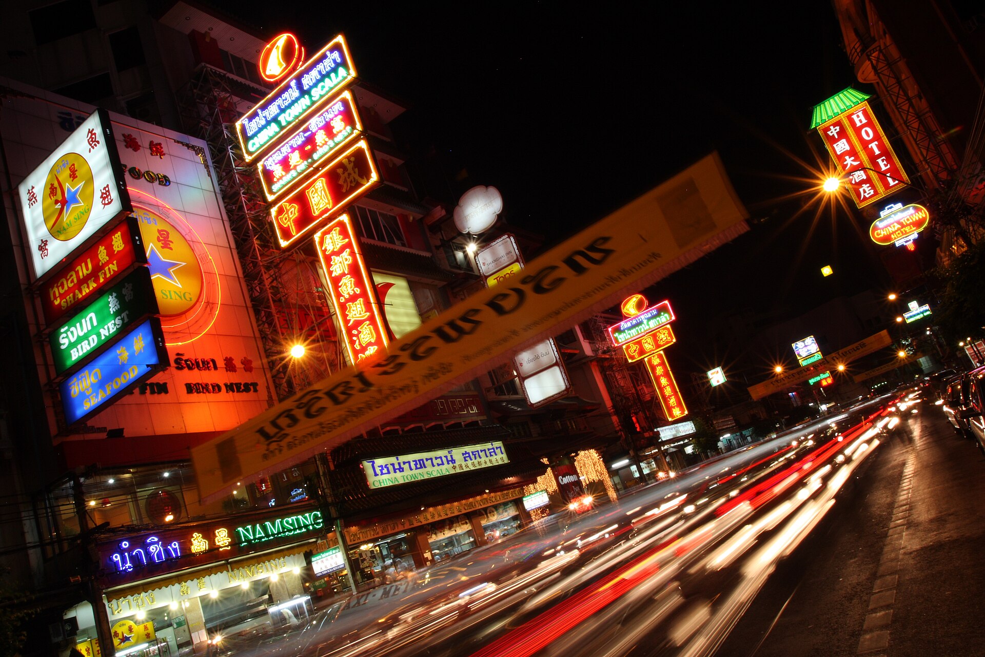 曼谷晚上行程結束前的街景