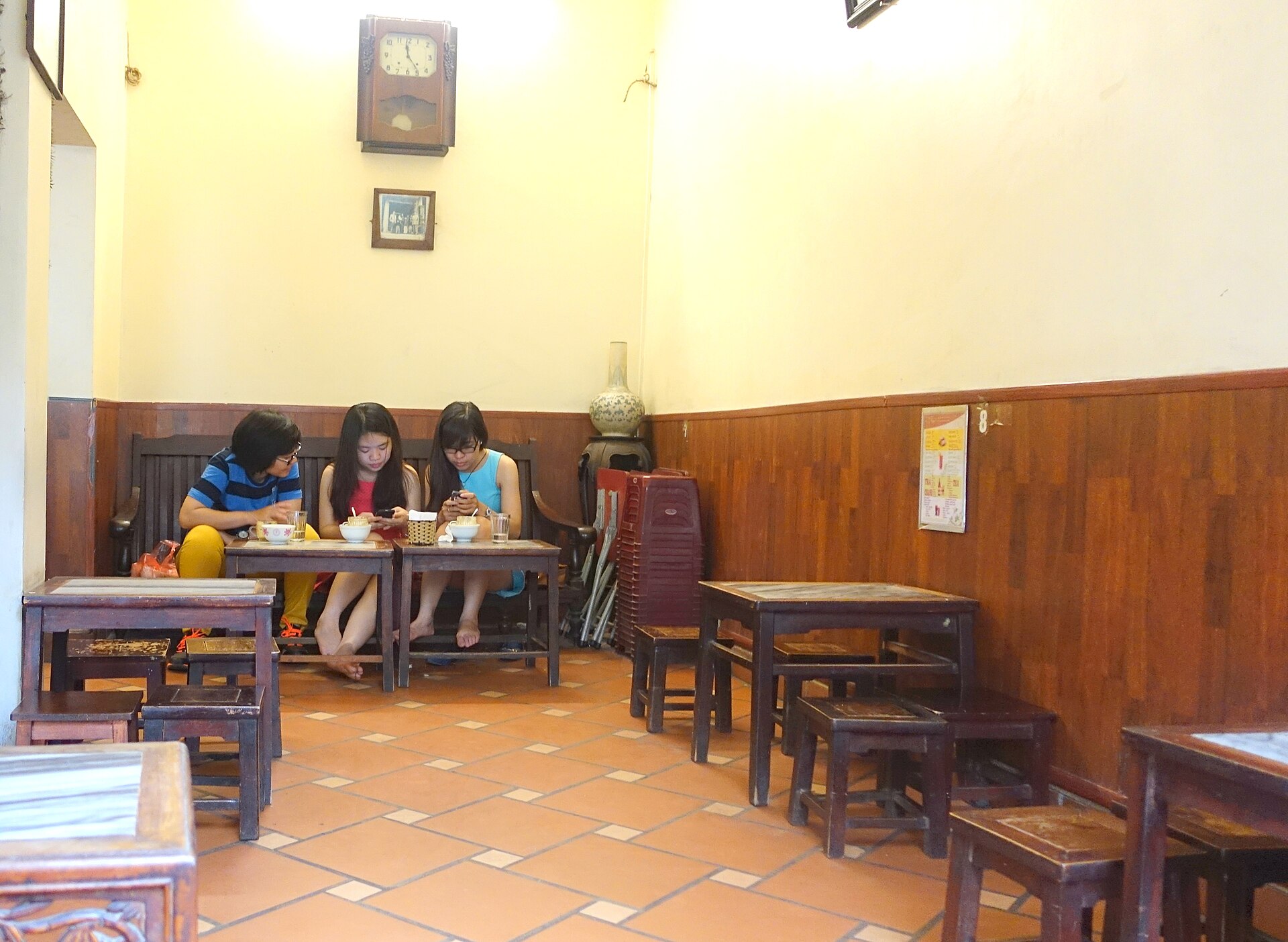河內 Nguyễn Hữu Huân 街上的 Giang Café 蛋咖啡店門口