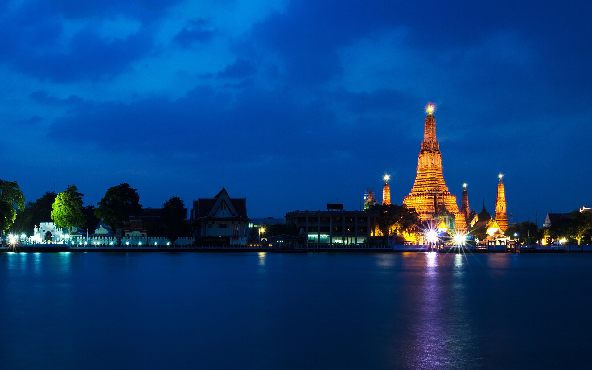 遊船晚餐航程會經過的鄭王廟夜景