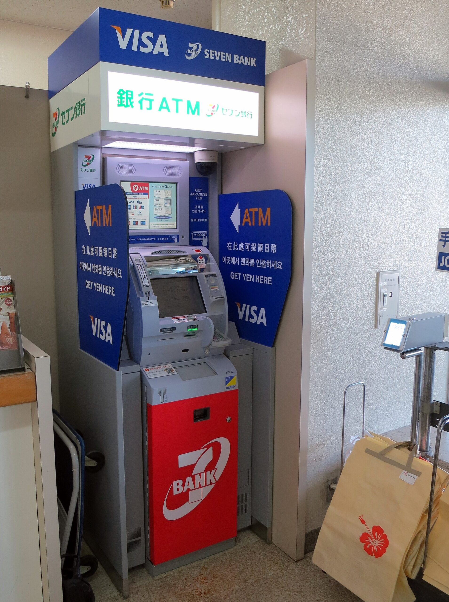 日本便利商店 ATM，一個人出國的現金與提款準備