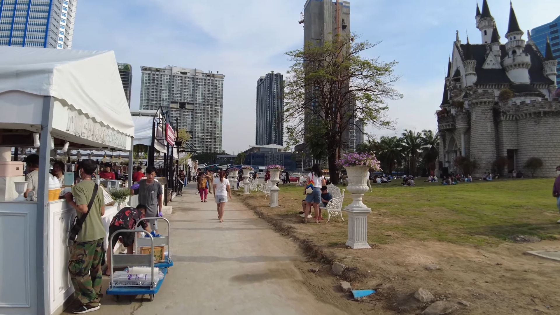 曼谷 Jodd Fairs 夜市現場，近年台灣旅客最常問的一座曼谷夜市