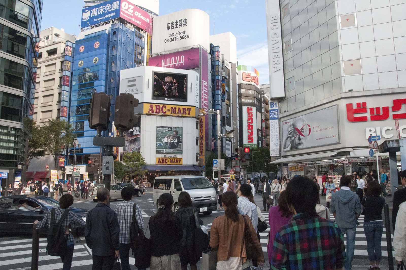 東京新宿街景,語言完全不通城市找私人導遊的典型情境