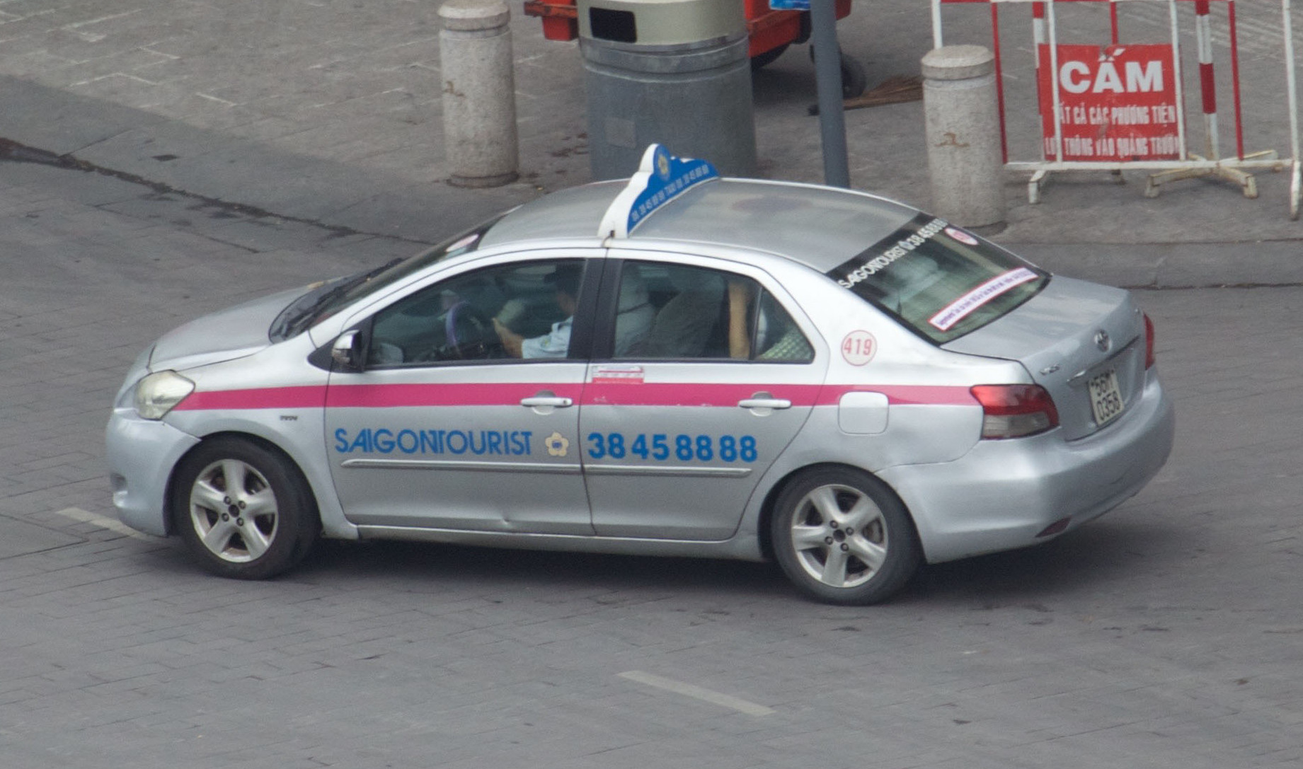 胡志明市計程車，新山一機場排班計程車搭乘方式
