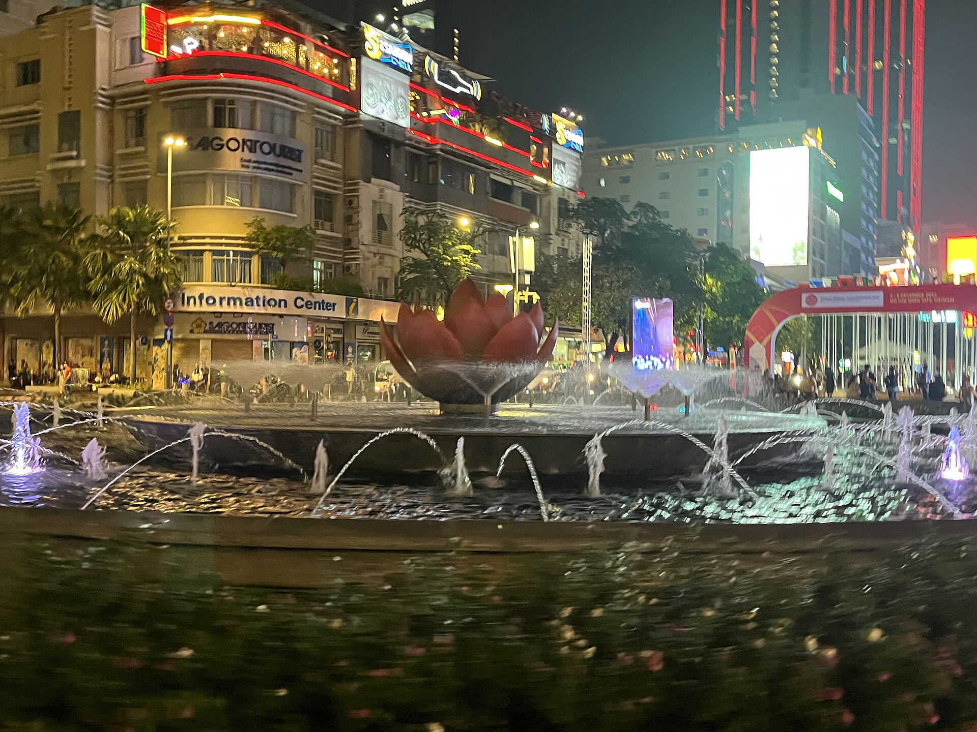 胡志明市阮惠大道，舊第一郡核心區現為西貢坊