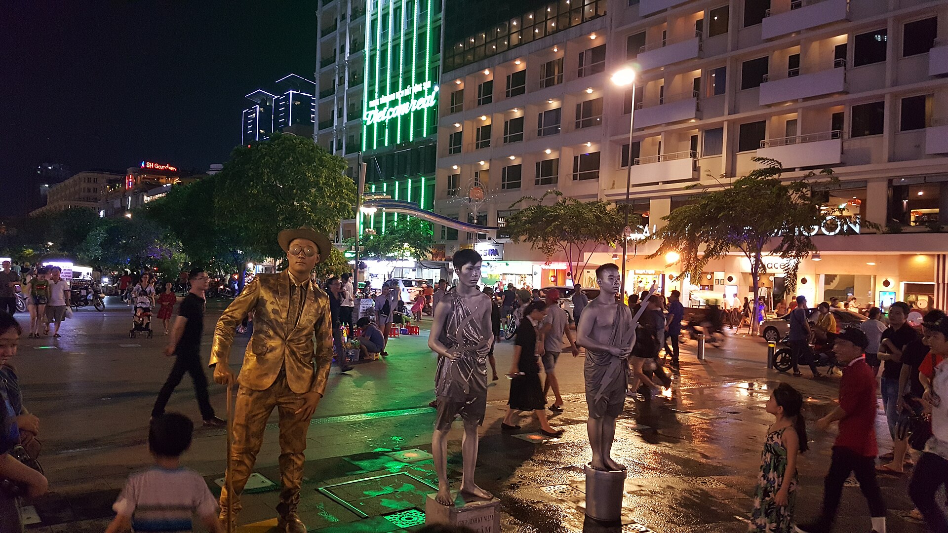 胡志明市阮惠步行街夜景，住宿選區的晚歸動線參考