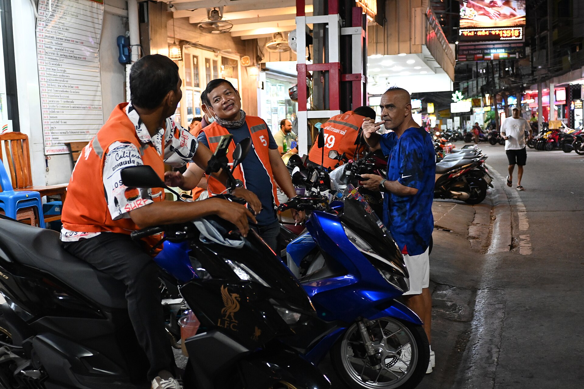 夜間散場後叫車回飯店