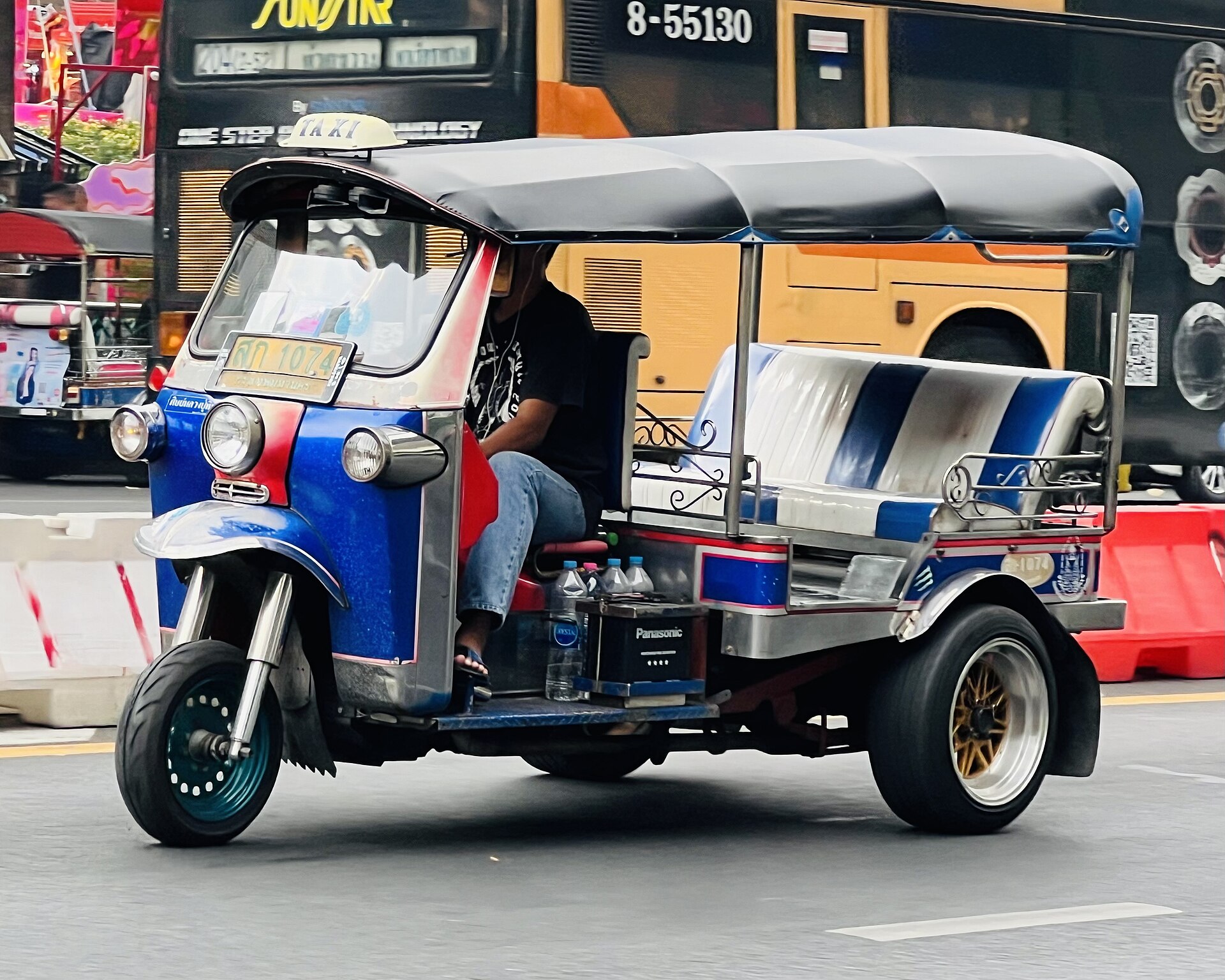 曼谷街頭的嘟嘟車