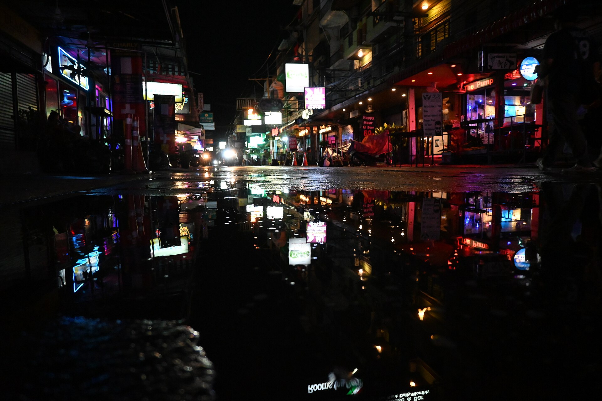 夜的城市有它的樣子,但有些路我們不帶。