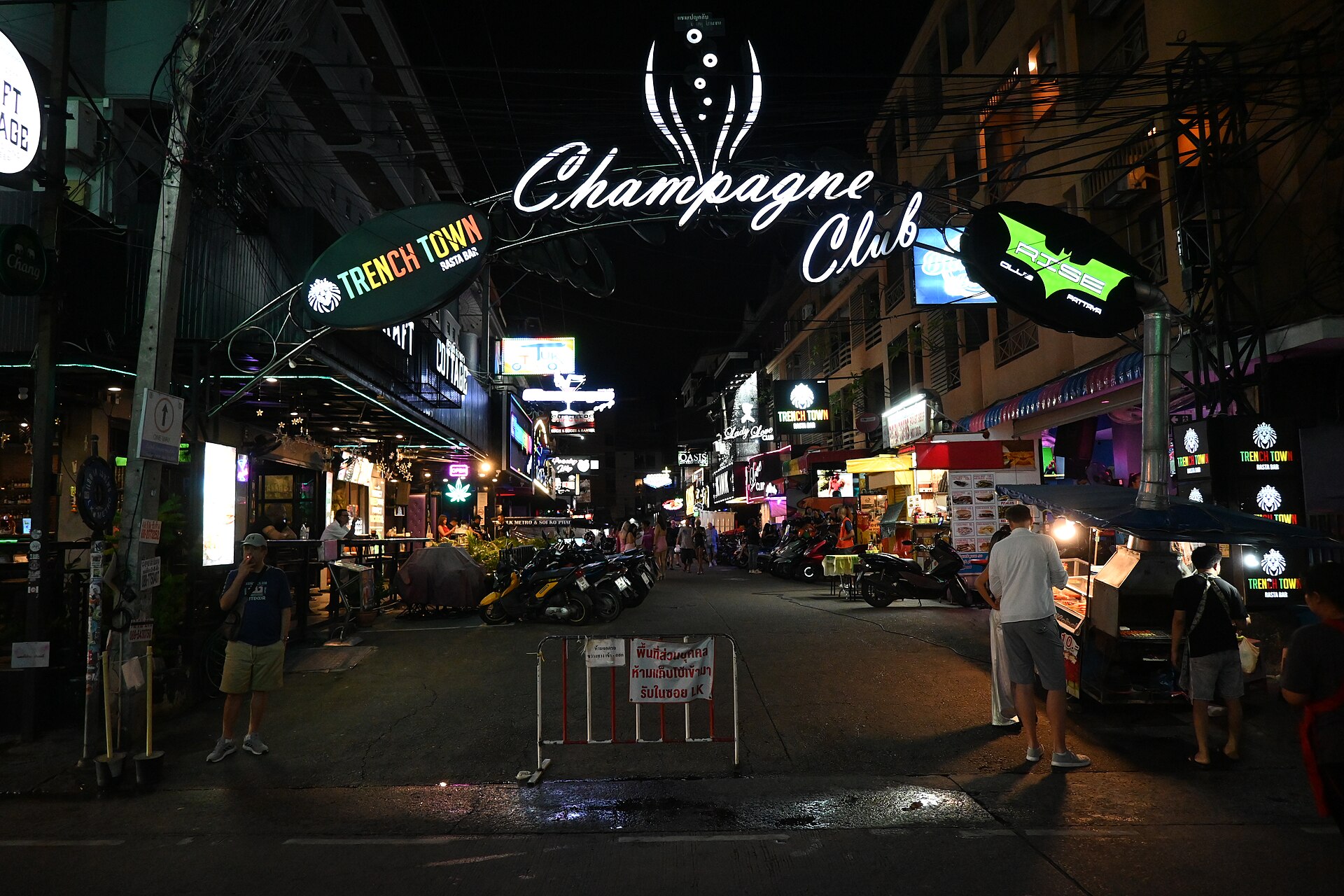 合法的夜間行程也很多,不必走灰色地帶。