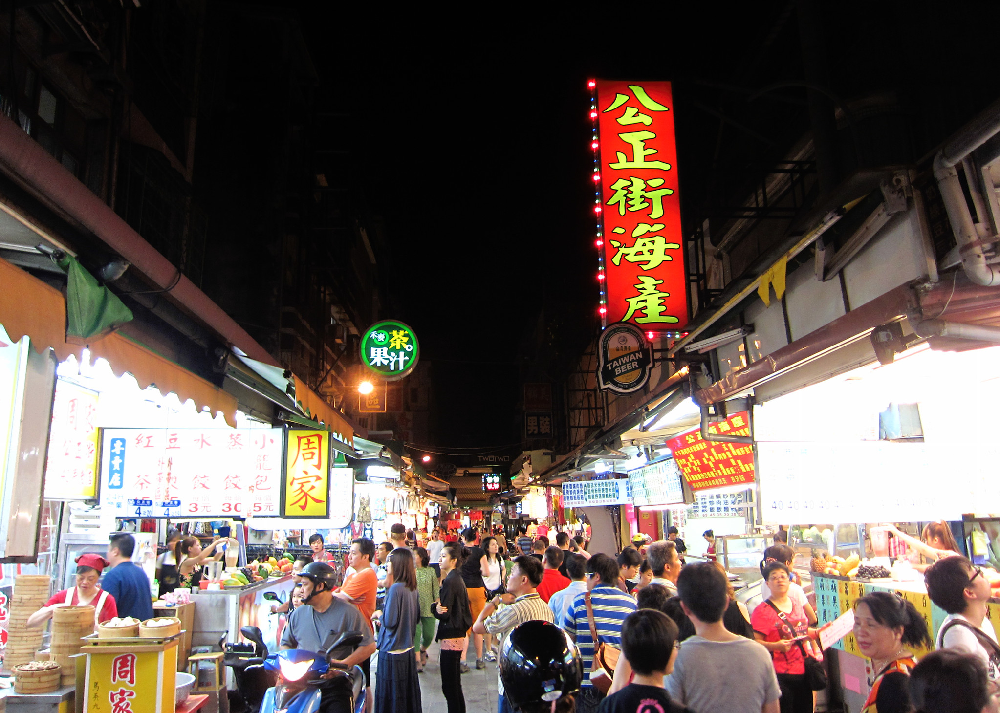 花蓮東大門夜市攤位，一個人吃飯不尷尬的場合