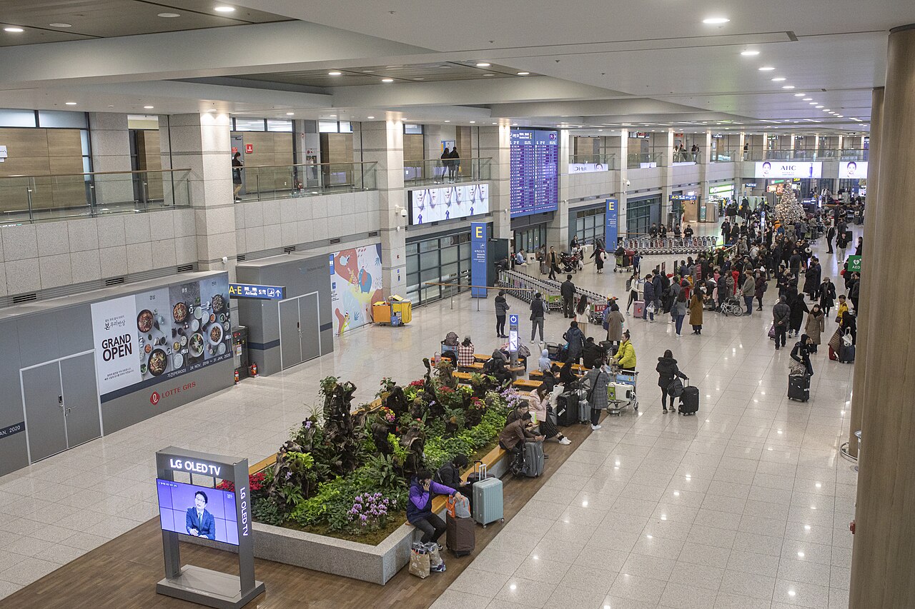 仁川機場入境大廳,機場巴士候車區的起點