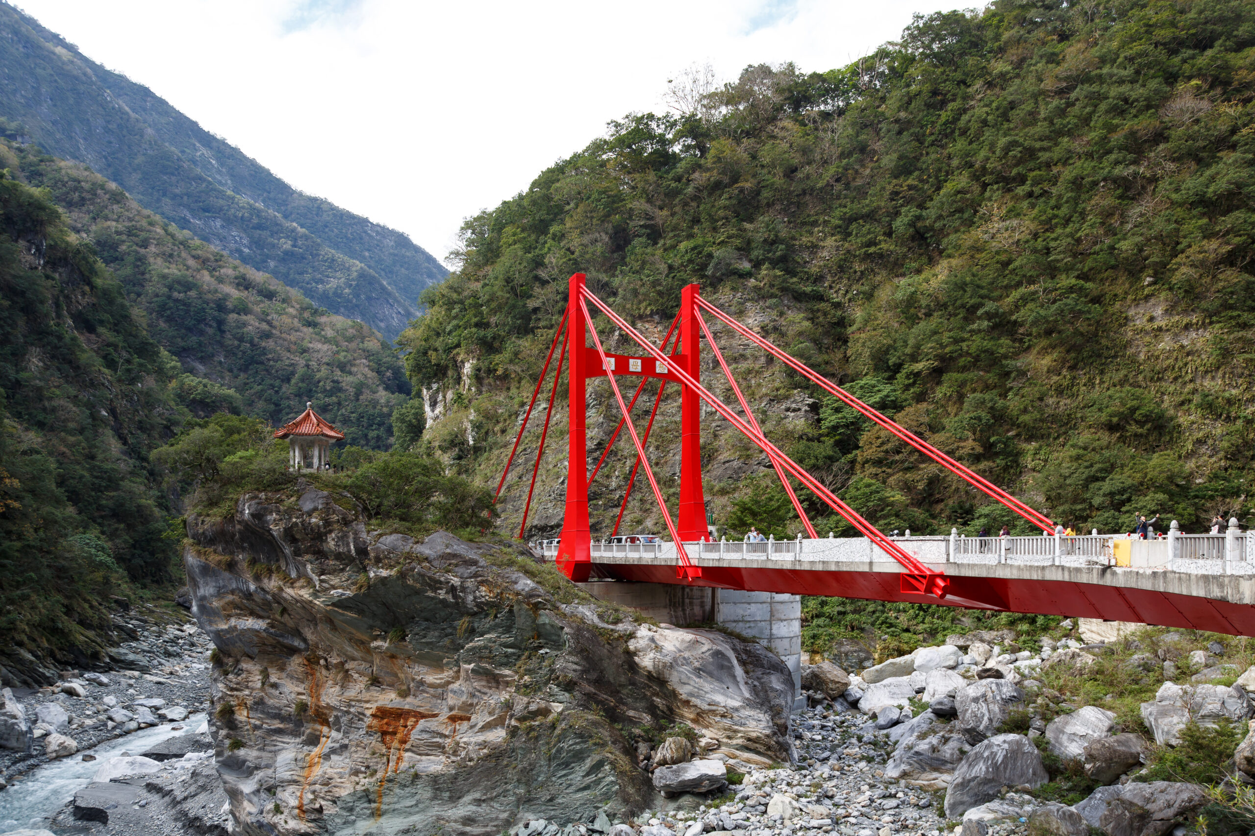 太魯閣國家公園慈母橋，需要交通工具才能深入的景點