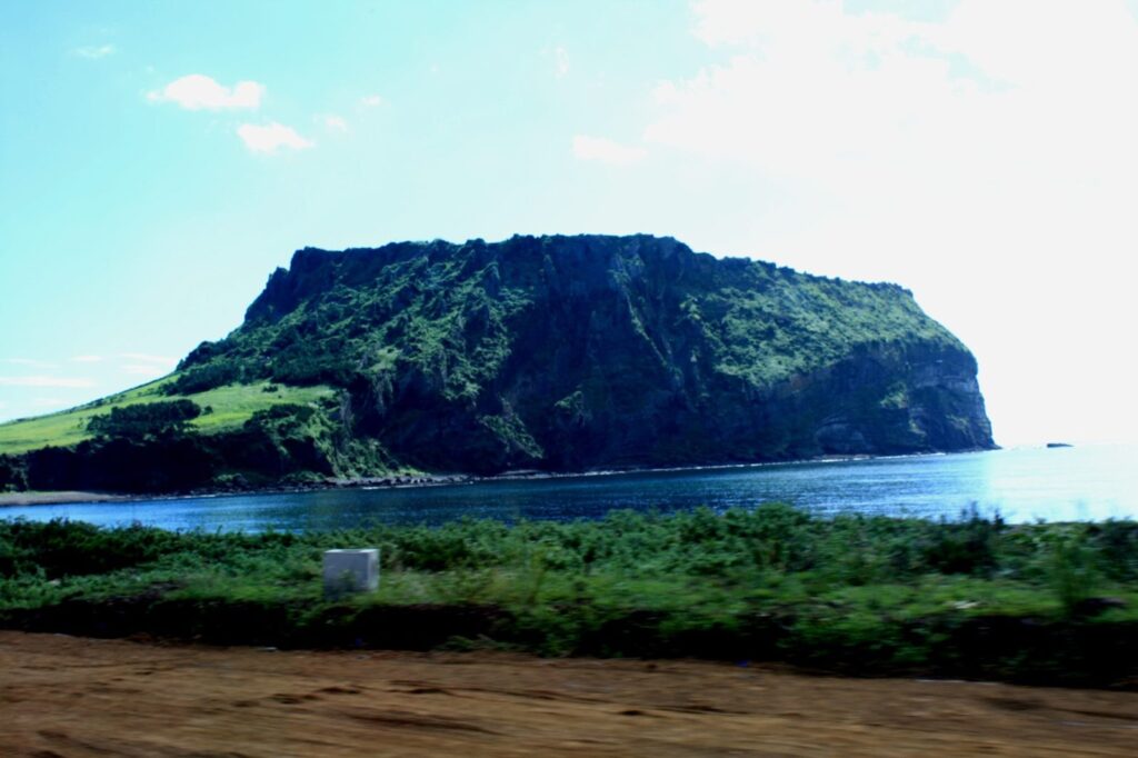 城山日出峰與海