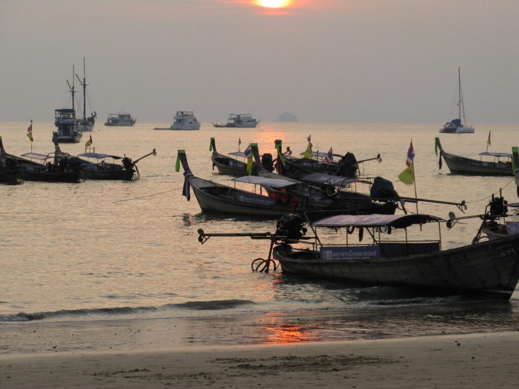 喀比長尾船夕陽
