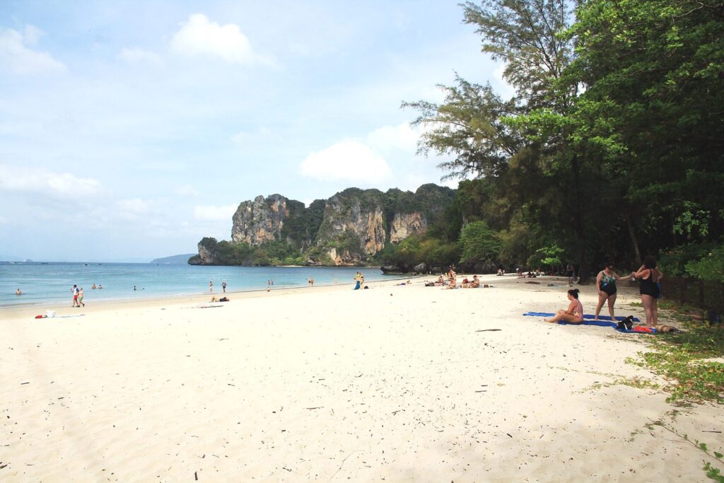 喀比萊利海灘石灰岩峭壁