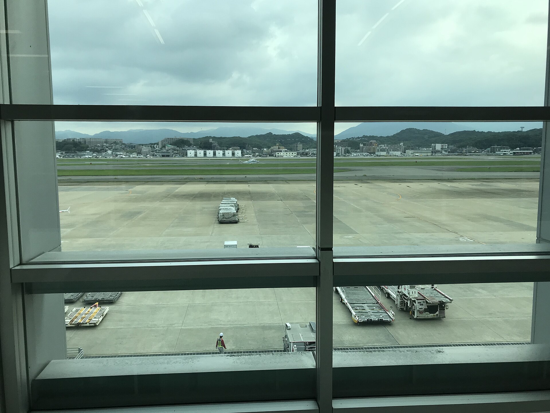 福岡機場國際線航廈，沒有地下鐵站要先接駁