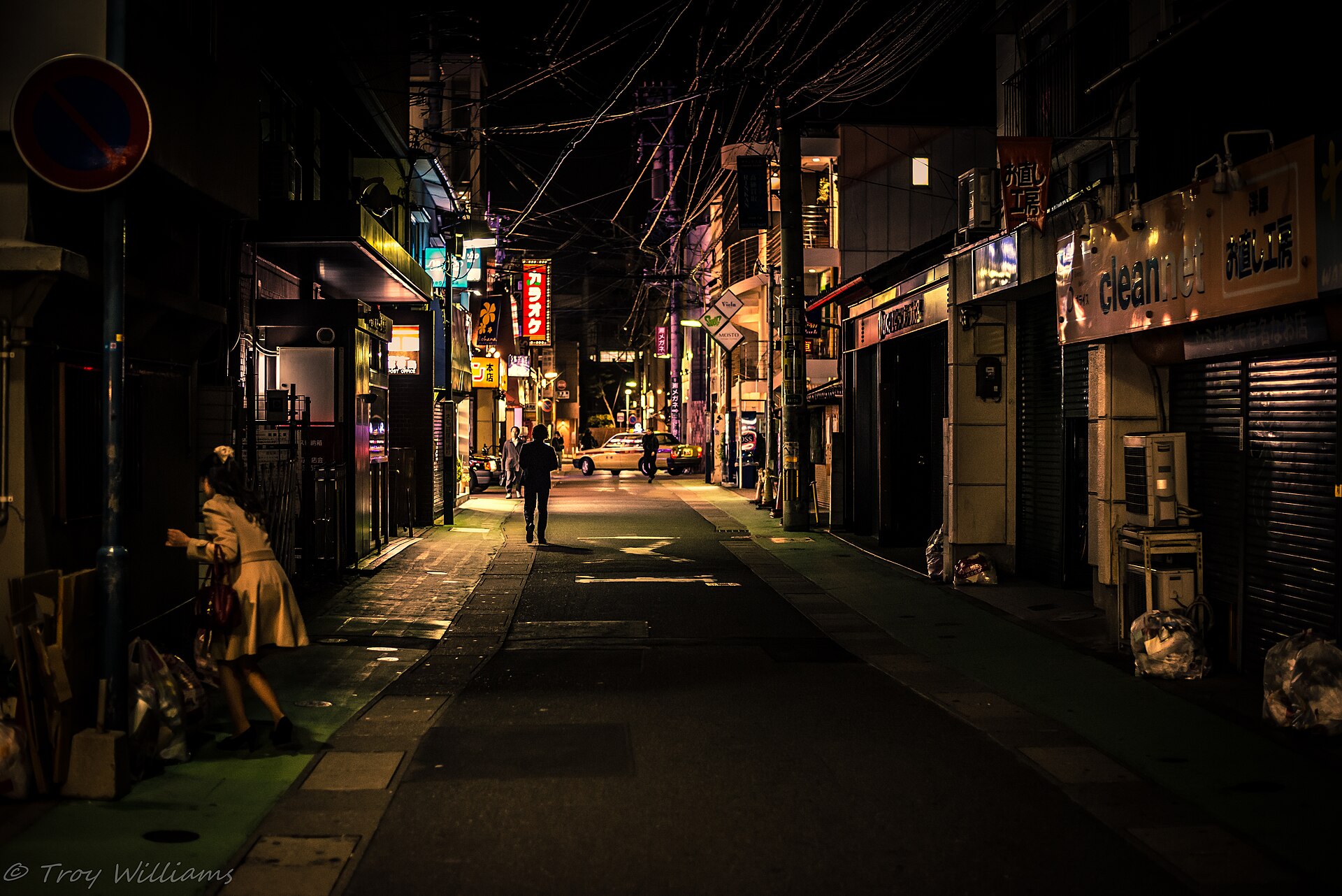 福岡夜間街道，一個人走回飯店那段路