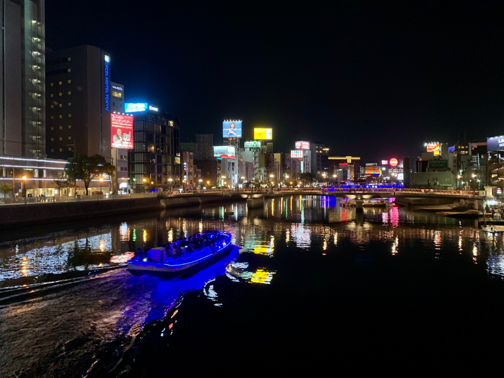 福岡中洲屋台區夜景，一個人晚上吃飯的動線