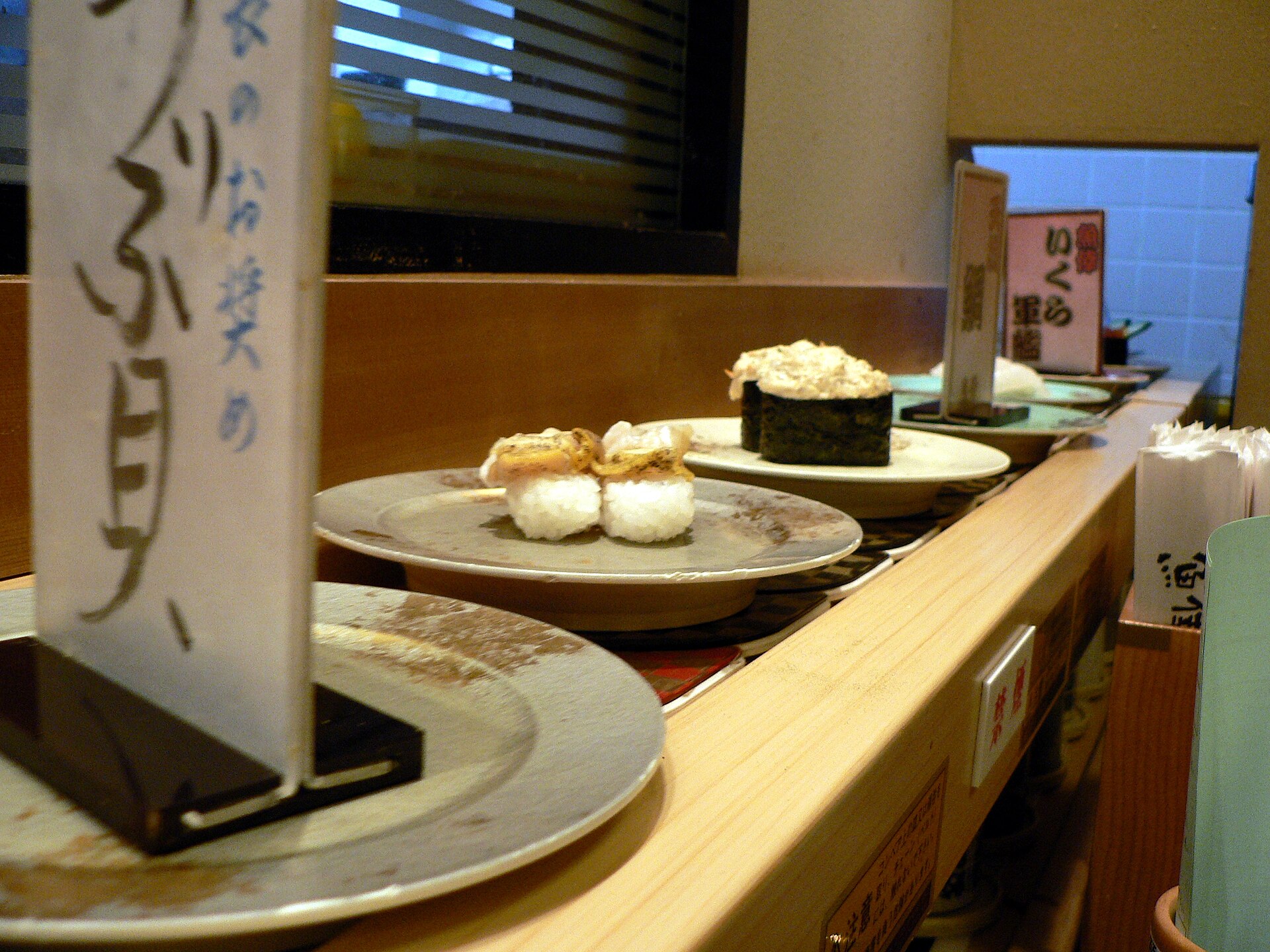 京都迴轉壽司，一個人用餐的座位
