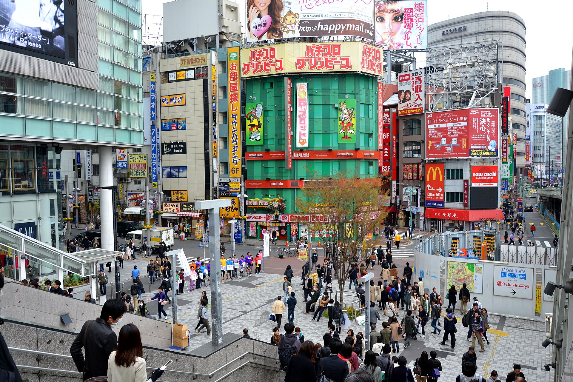 新宿車站人潮，日本單獨世帶與一人樣文化