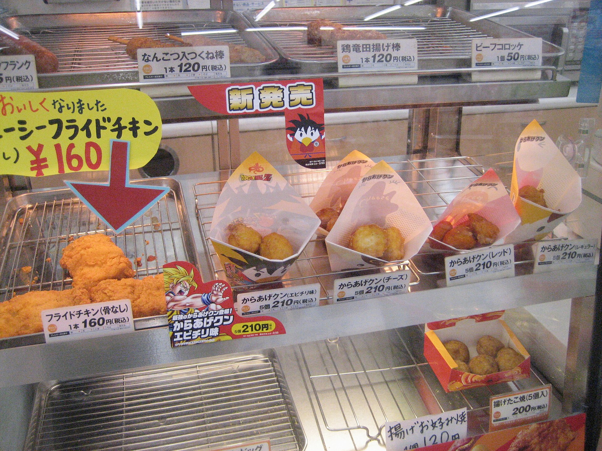 日本便利商店內部，一個人旅行最常回到的補給點