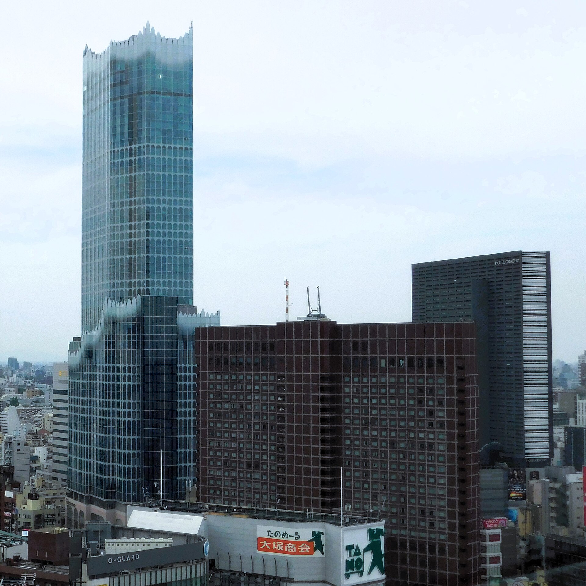 東急歌舞伎町大樓外觀，裡面有飯店影城與劇場