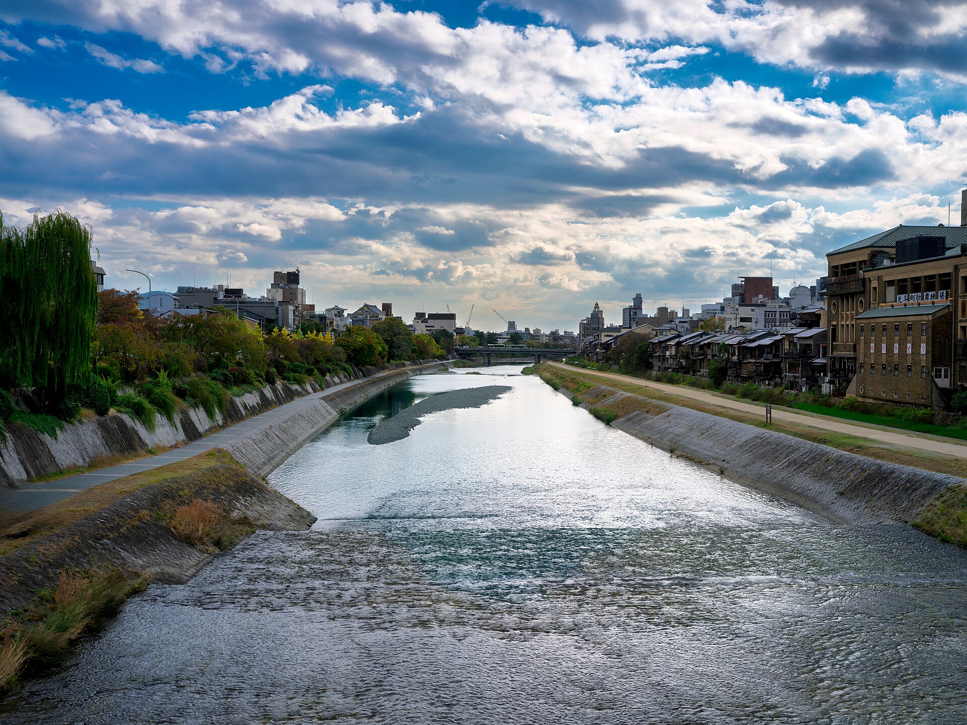 京都鴨川河岸，河原町一帶晚餐後散步