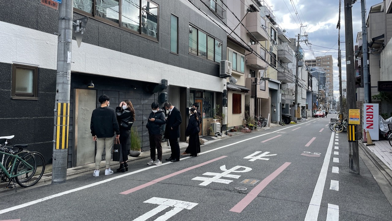 京都拉麵店，一個人晚餐最好進的店型