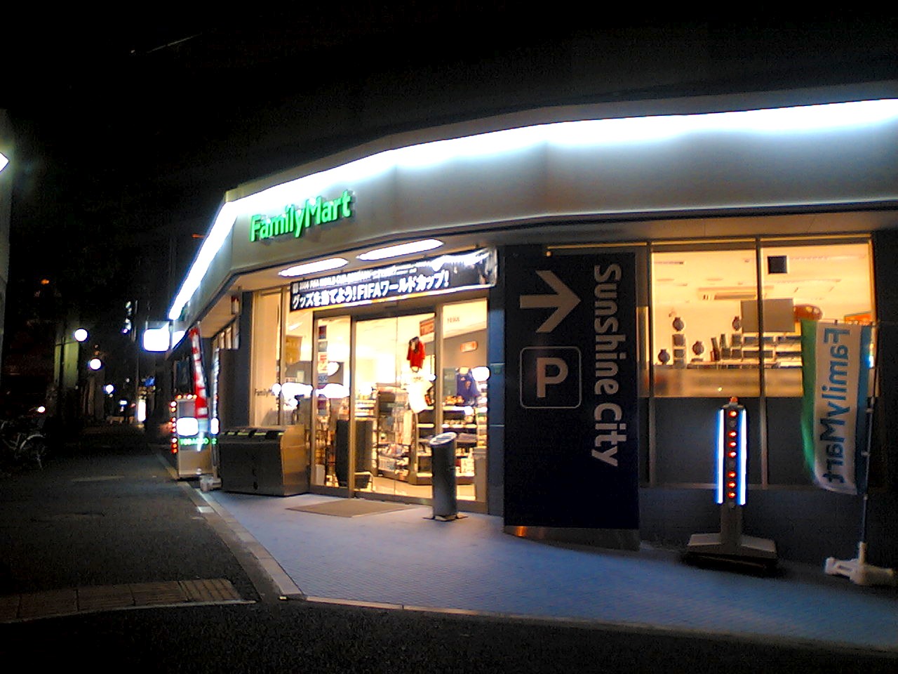 東京便利商店密度高,深夜也能補給的實際樣子。