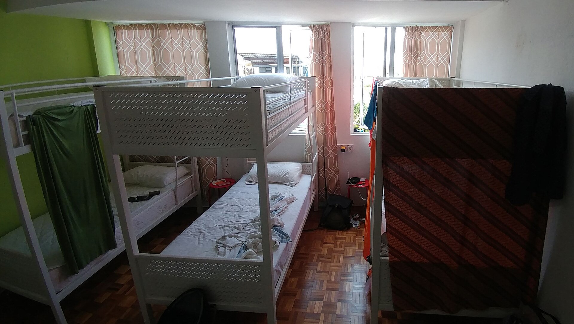一個人訂房沒人分攤,住宿費才是拉開預算的關鍵。