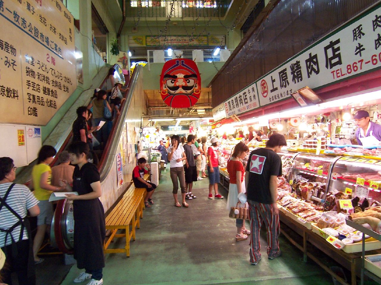 那霸牧志公設市場，一個人在沖繩吃飯的市場二樓