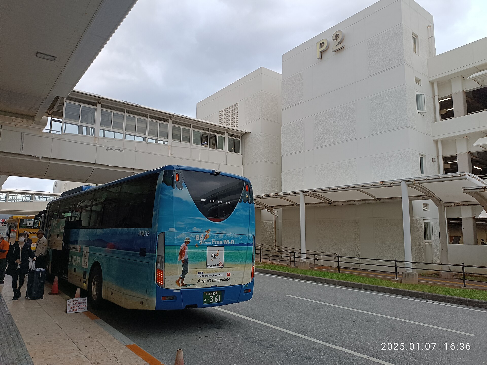 那霸機場停車場，一個人租車還車與停車費