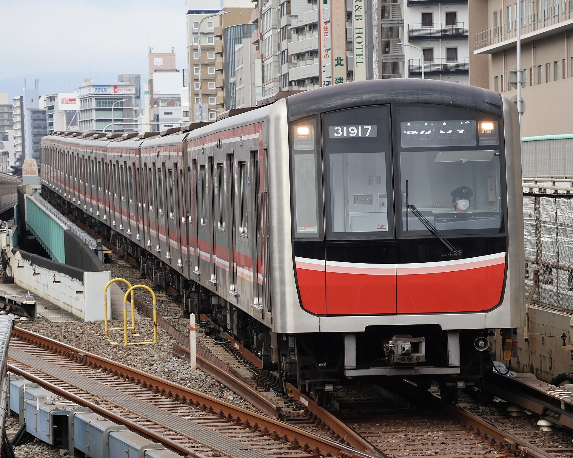 大阪御堂筋線列車，住宿選區交通