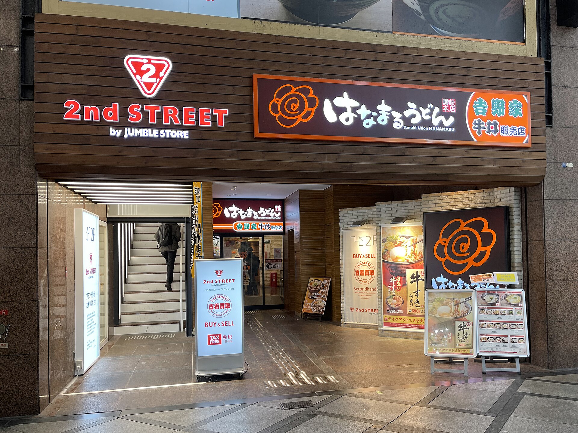 大阪心齋橋一帶，晚上走出旅館就有東西吃的區域