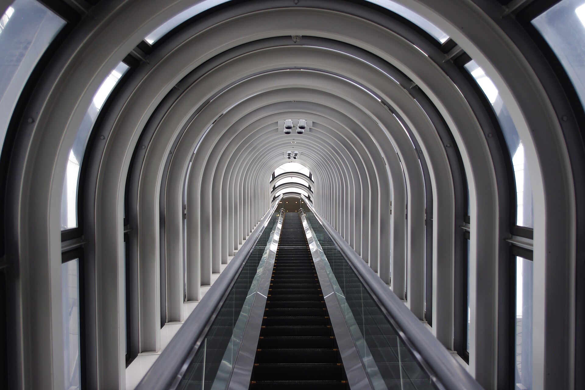 大阪梅田周邊，商場樓層的餐廳關得比街邊店早