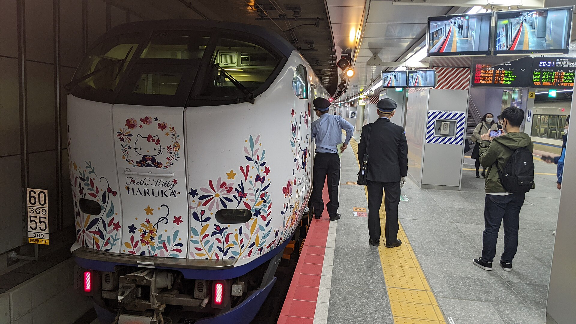 大阪車站一帶，落地當天拖著行李的那一餐選車站樓層最省事