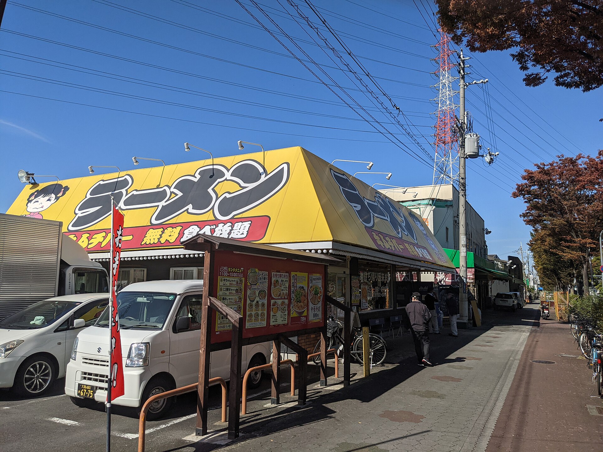 大阪的拉麵店，一個人吃飯本來就是這種店的設計