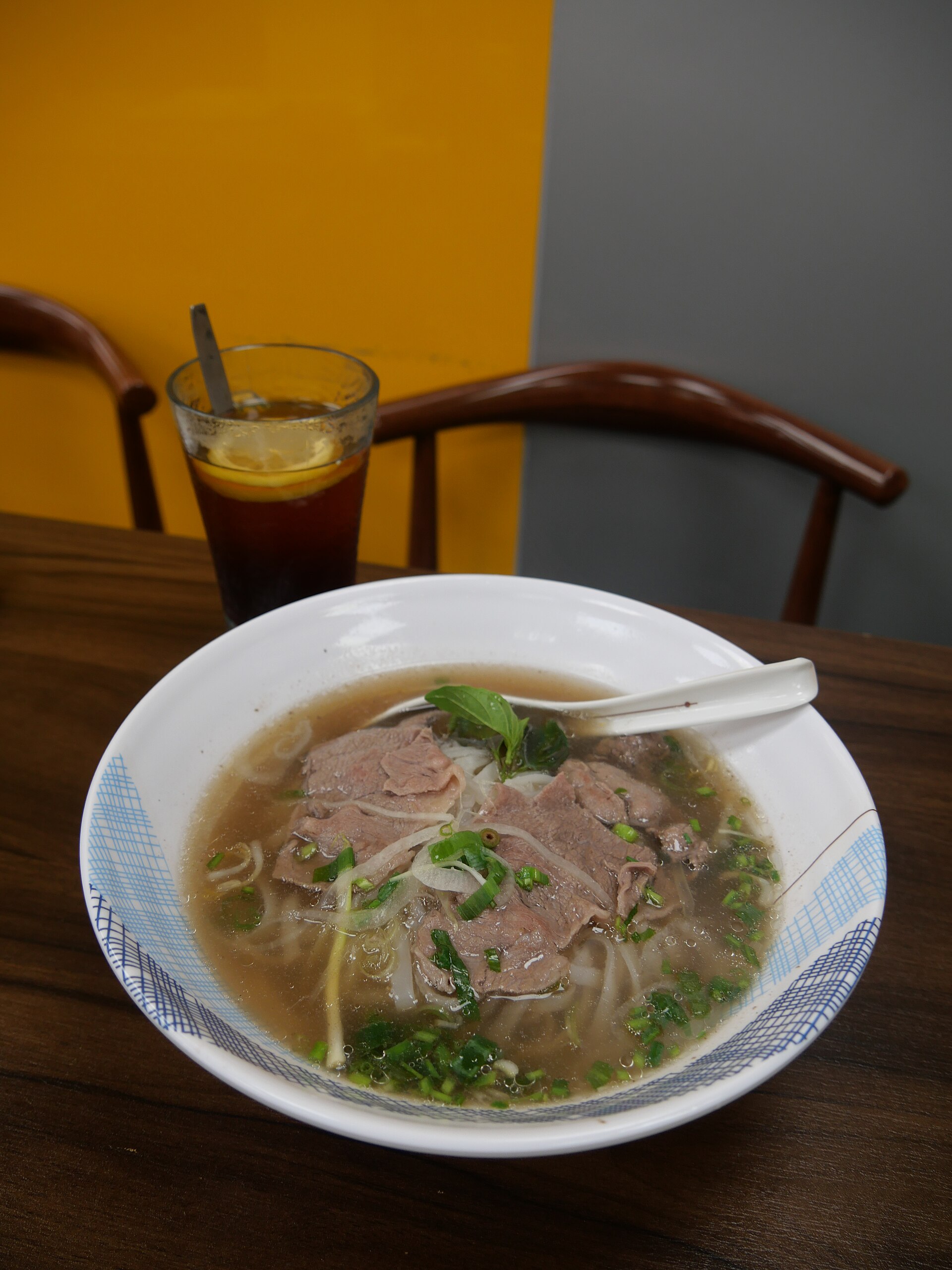 一碗河粉的湯頭清不清、油花多不多,上桌那一刻大致就能看出來。