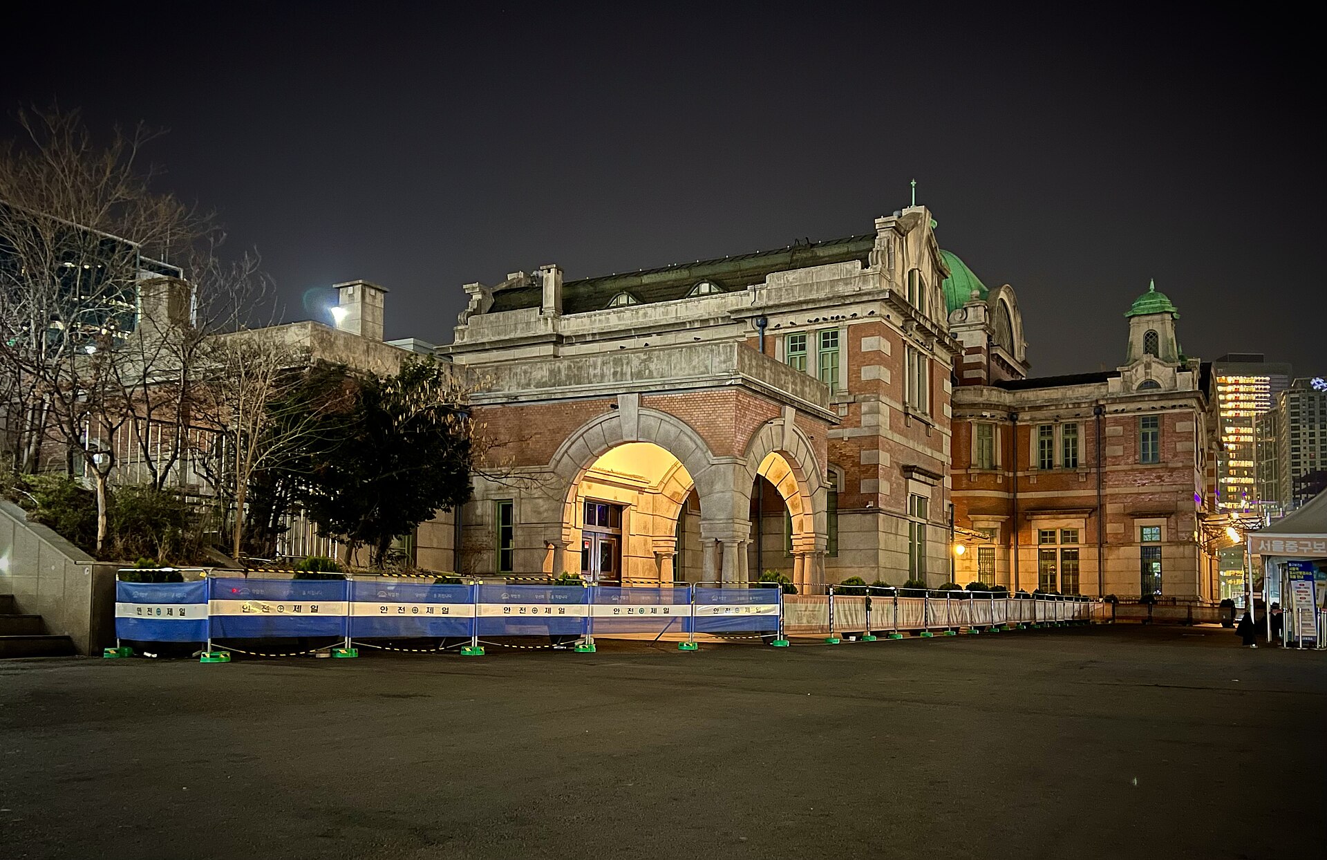 首爾站夜景，末班車之後的首爾