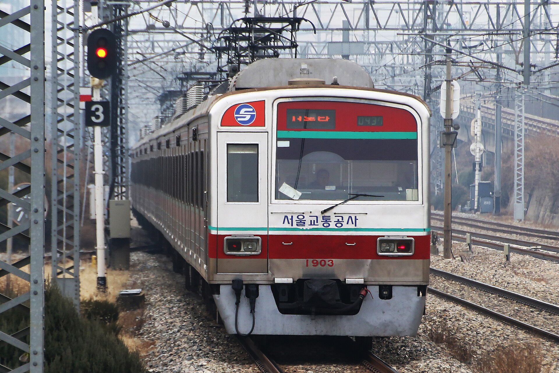首爾地鐵列車，末班約在深夜零時前後