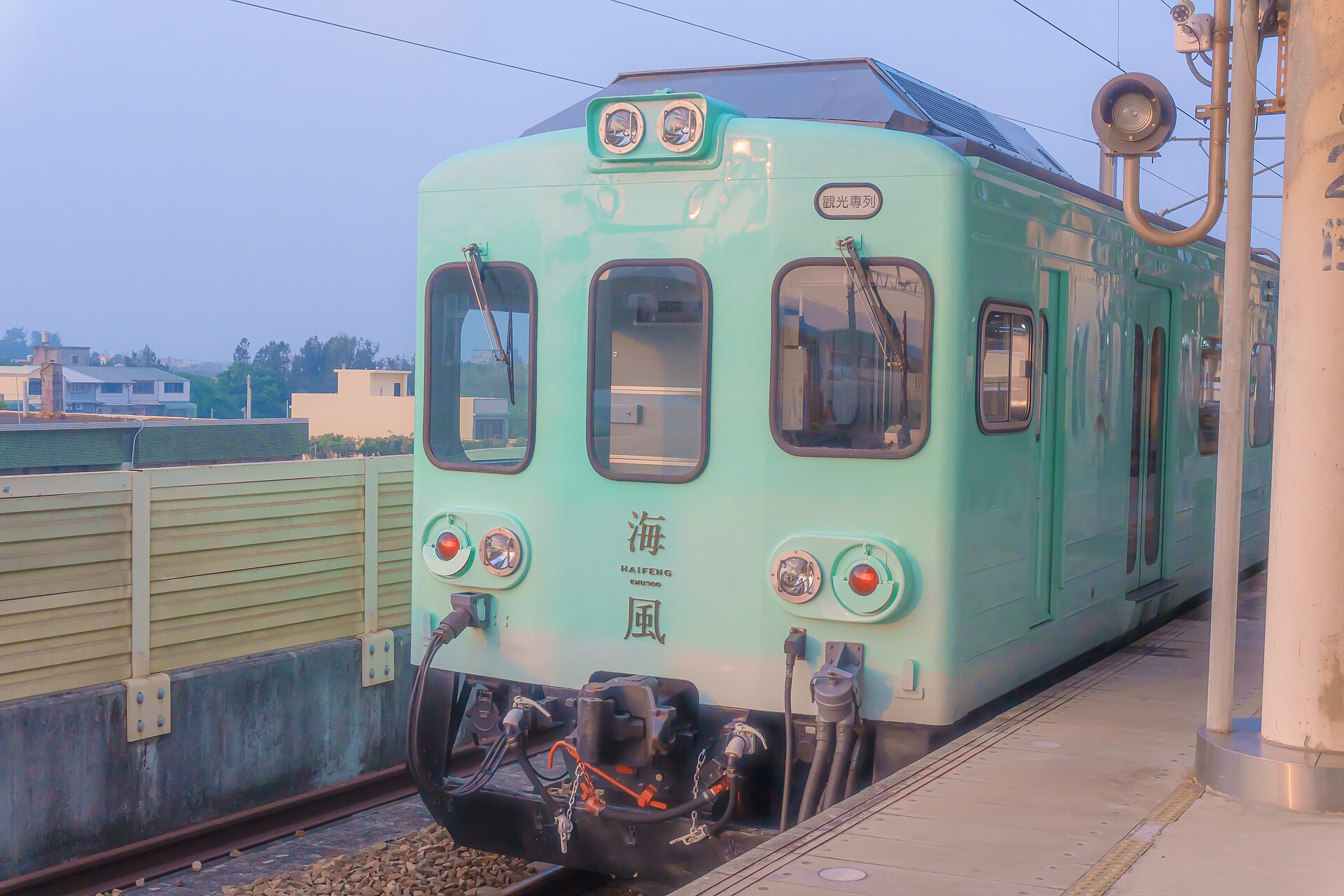 台鐵火車站台鐵列車進站