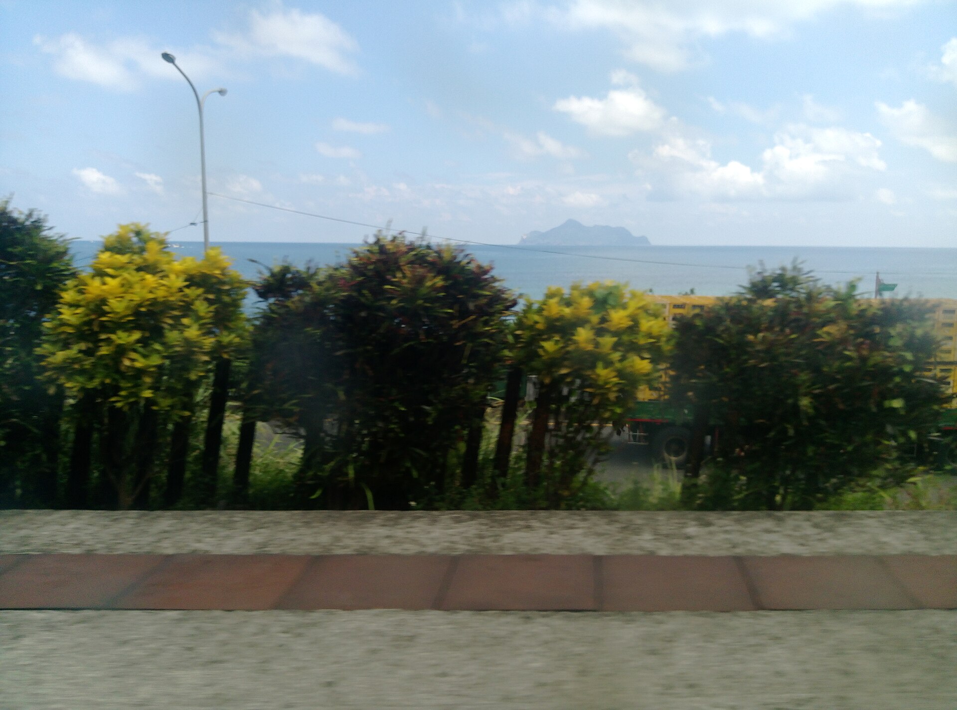 往花蓮火車 窗外龜山島
