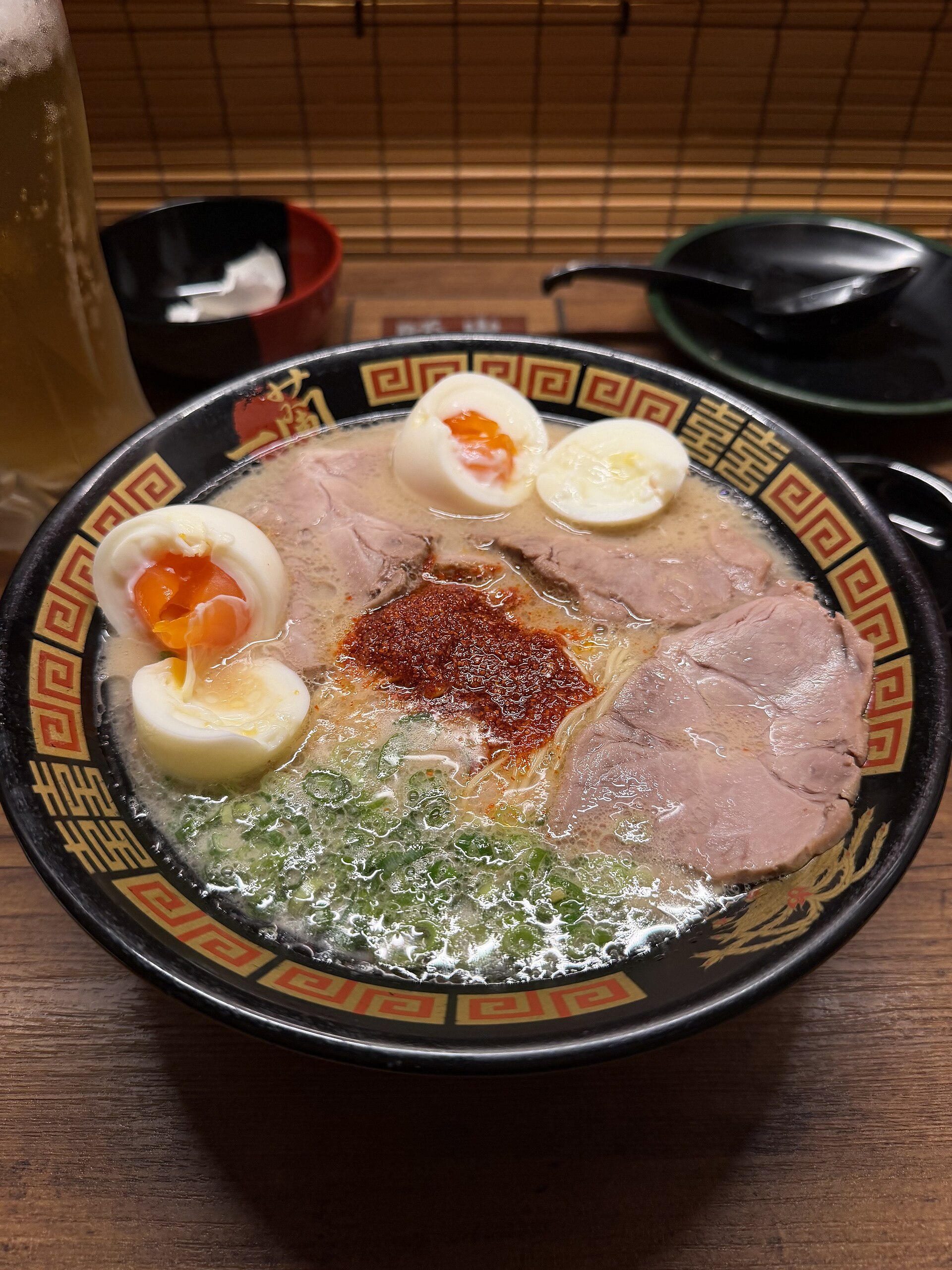 東京一個人吃拉麵的豚骨拉麵