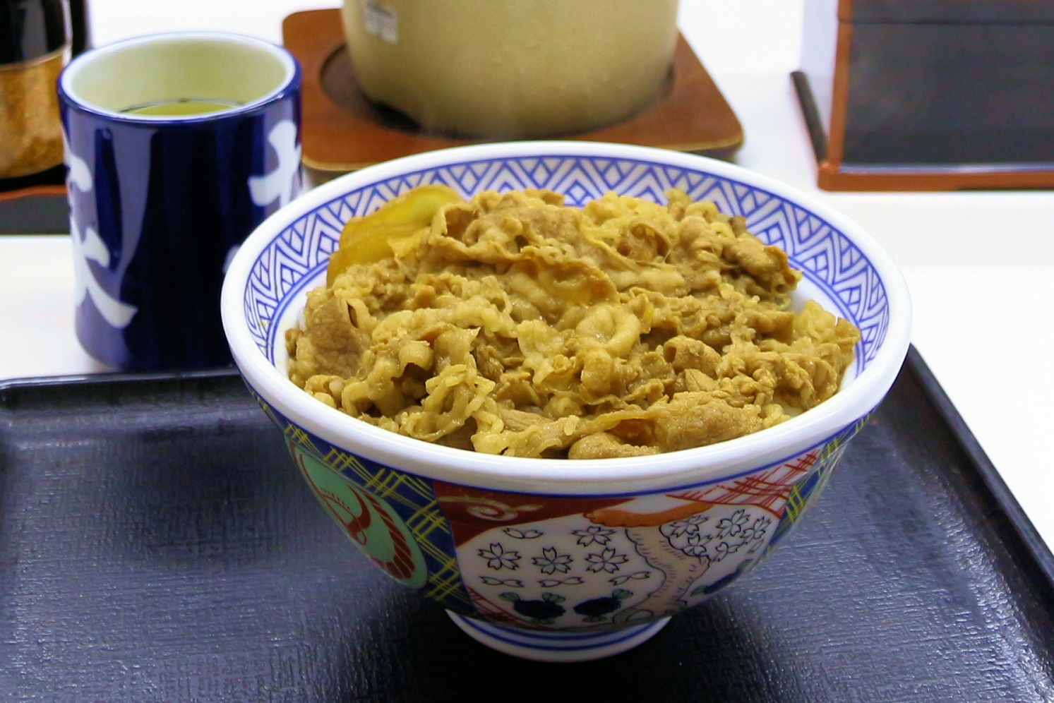 吉野家牛丼並盛，東京一個人最省時的一餐