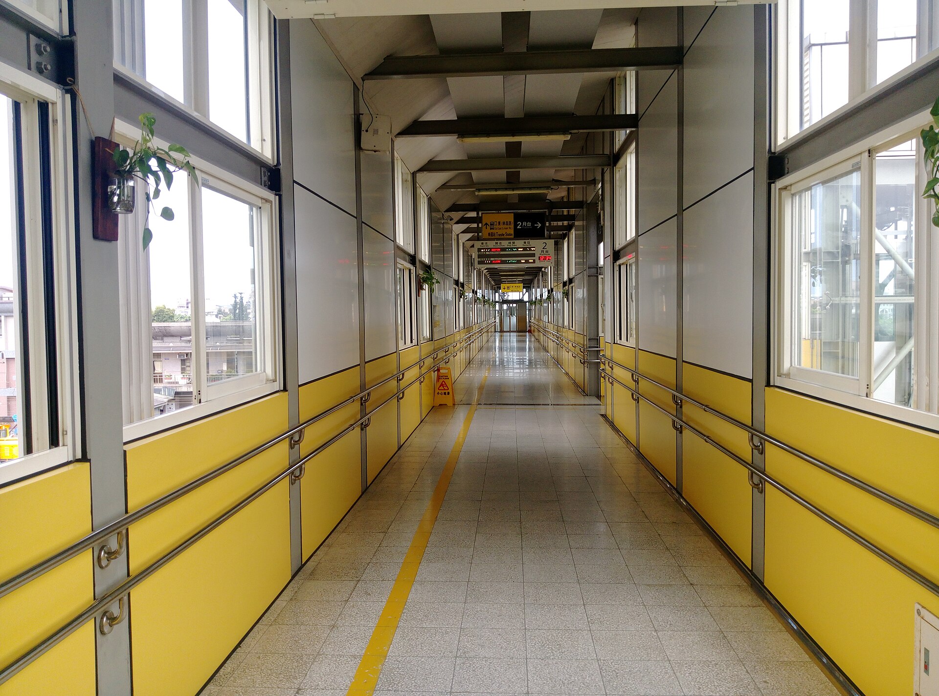 宜蘭車站月台天橋