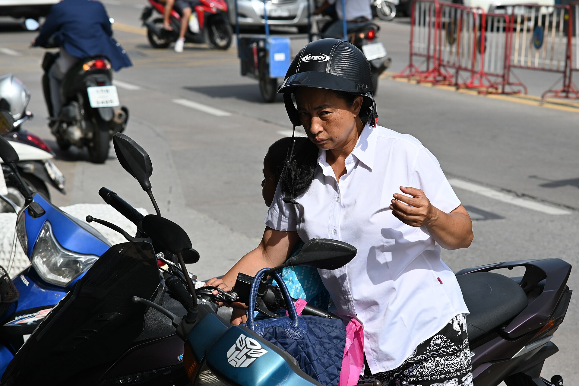 曼谷 grab 機車 安全帽