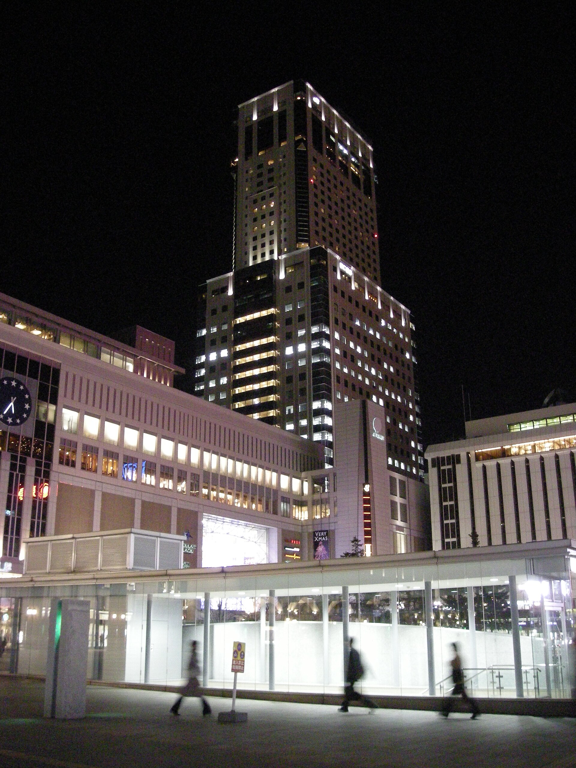 札幌站 觀光案內所 一個人